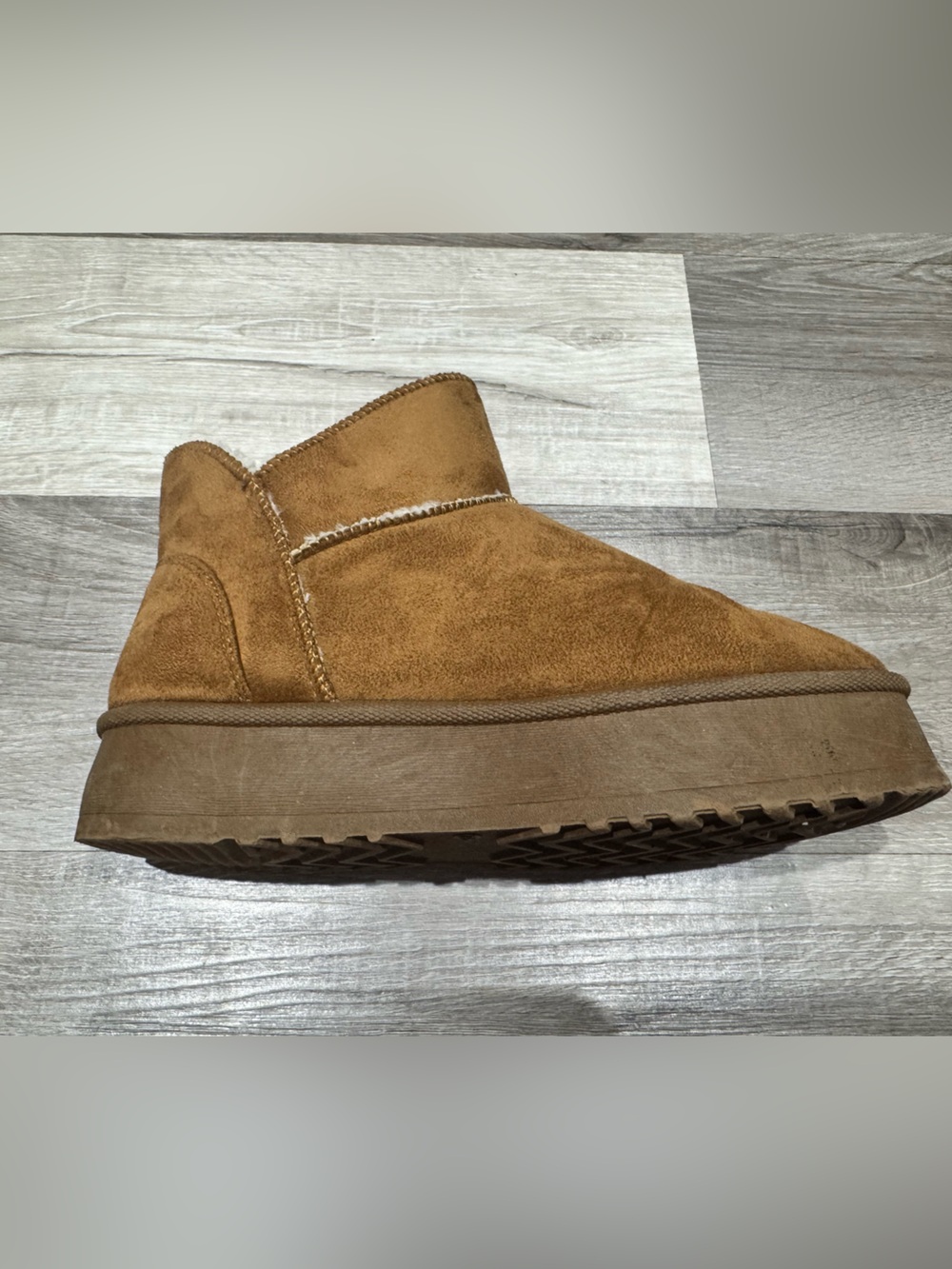 Pink Lily platform Ugg style short bootie size 7.5 - Picture 2 of 7